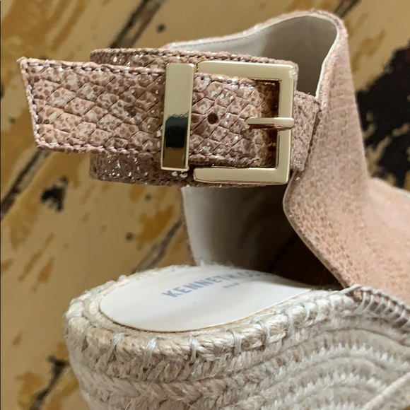 💥🆕💥KENNET COLE TAN GOLD ESPADRILLE WEDGES - Picture 7 of 8